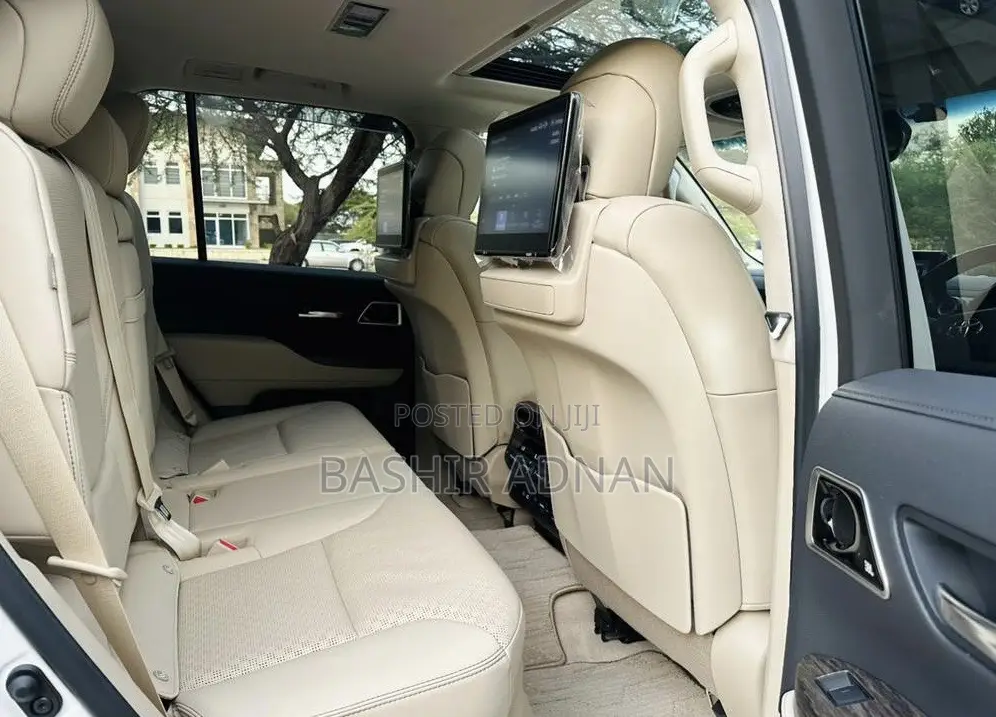 Toyota Land Cruiser 3.3 DT 2022 Pearl