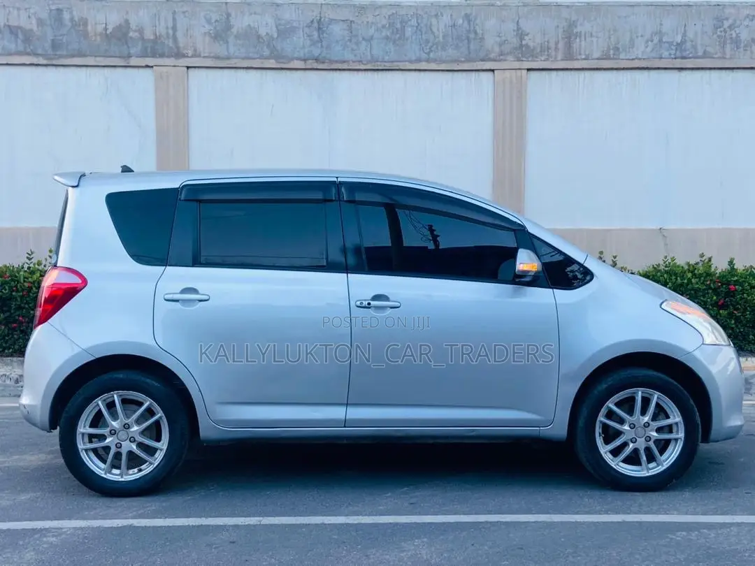 Toyota Ractis 2005 Silver