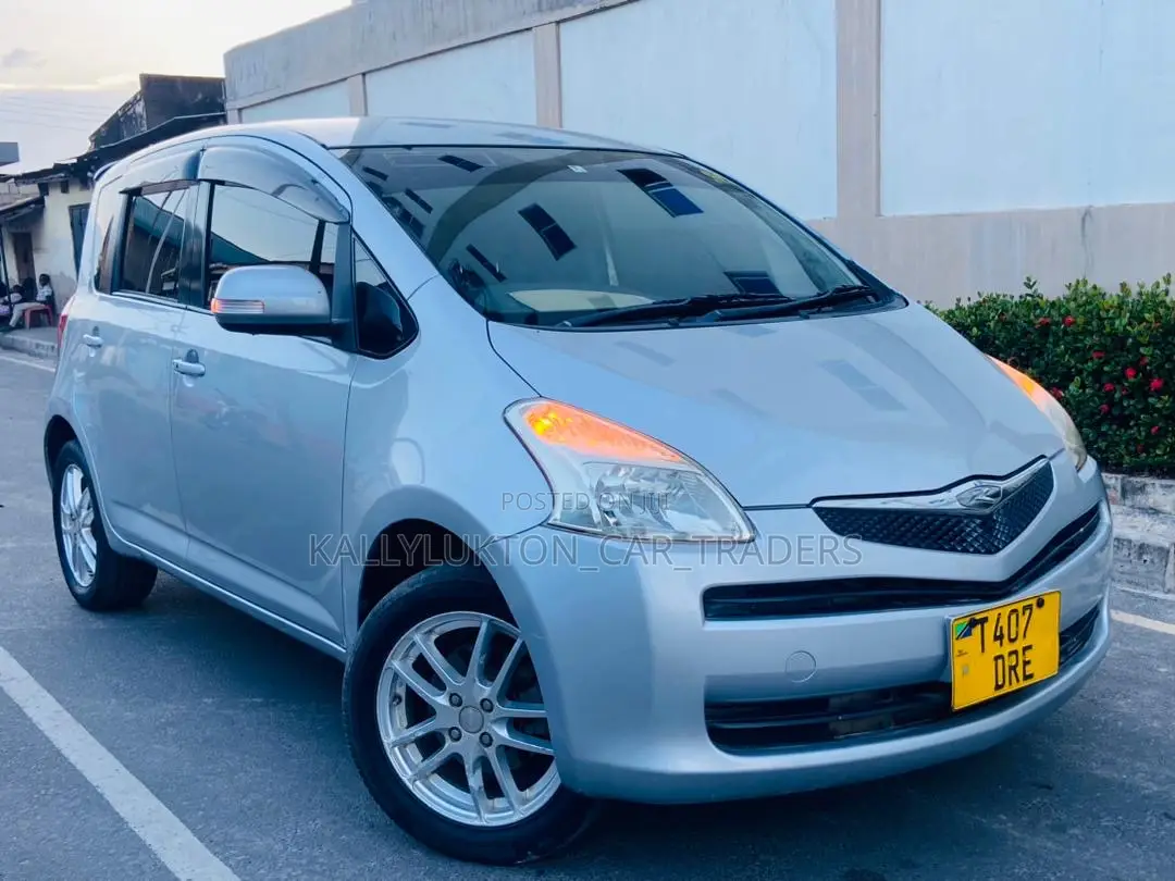 Toyota Ractis 2005 Silver