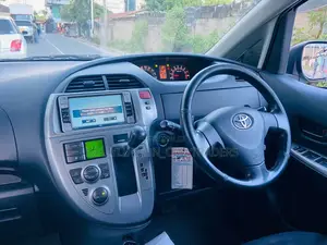 Toyota Ractis 2005 Silver