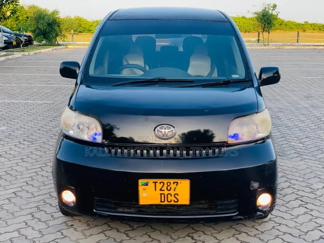 Toyota Porte 2005 Black