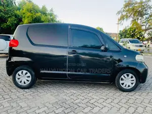 Toyota Porte 2005 Black