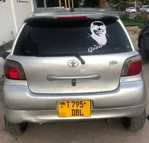 Toyota Vitz 2002 Silver
