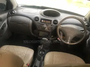 Toyota Vitz 2002 Silver