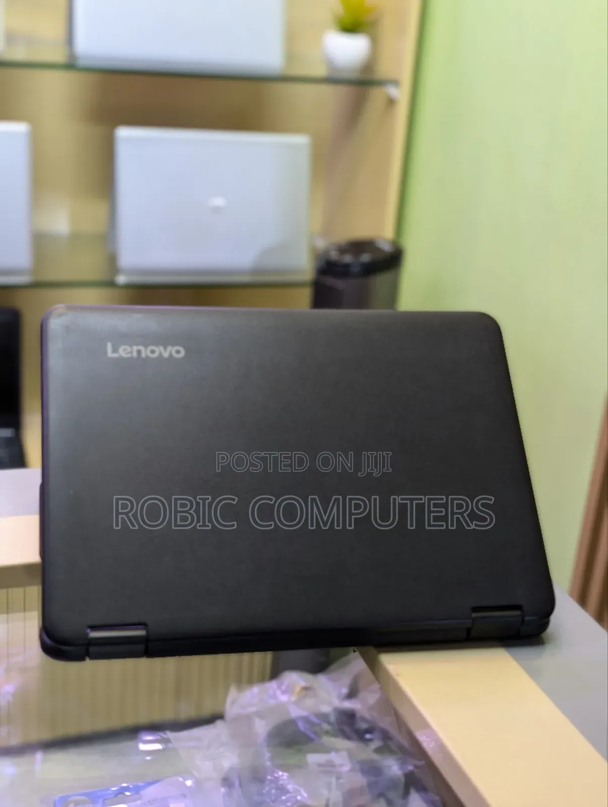 Laptop Lenovo 300e 4GB Intel SSD 128GB