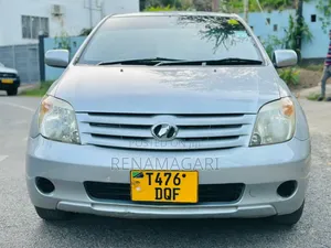Toyota IST 2005 Silver