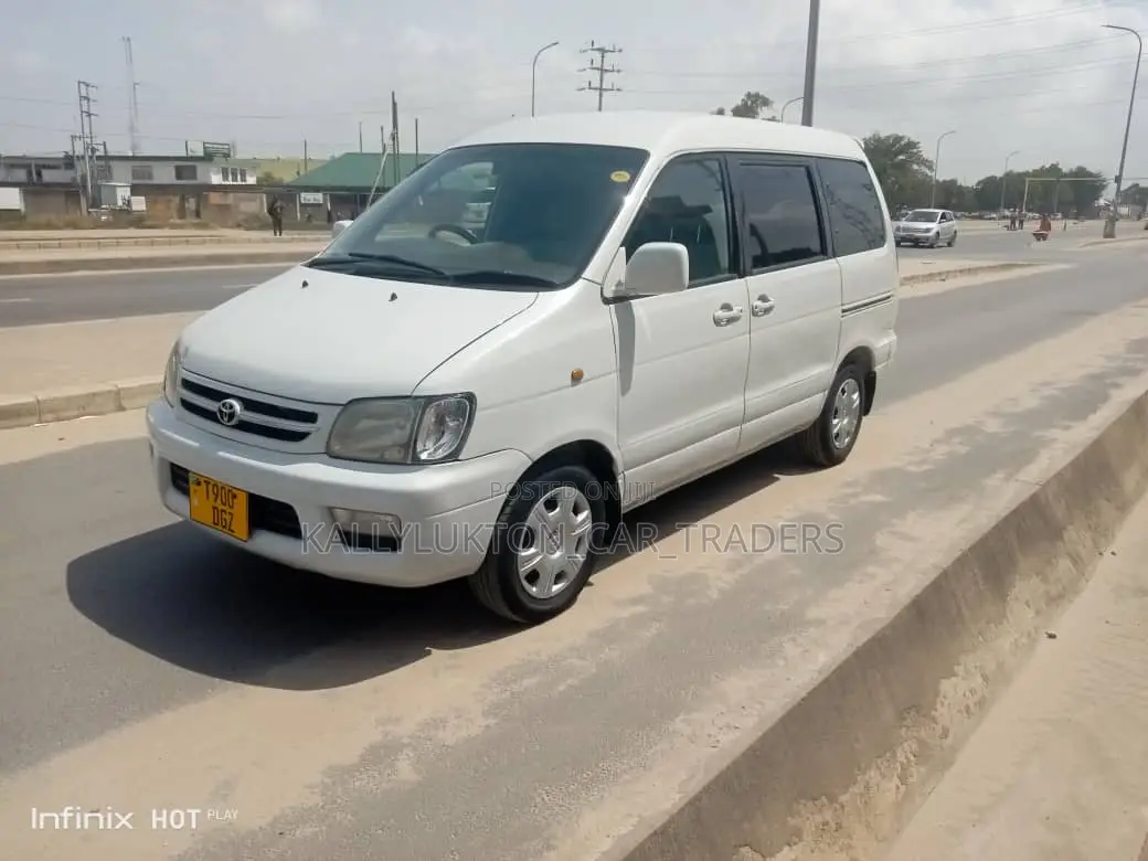 Toyota Noah 2005 White