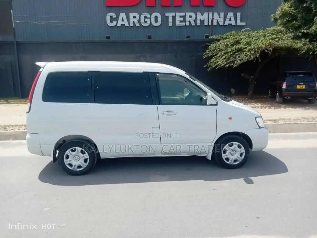 Toyota Noah 2005 White