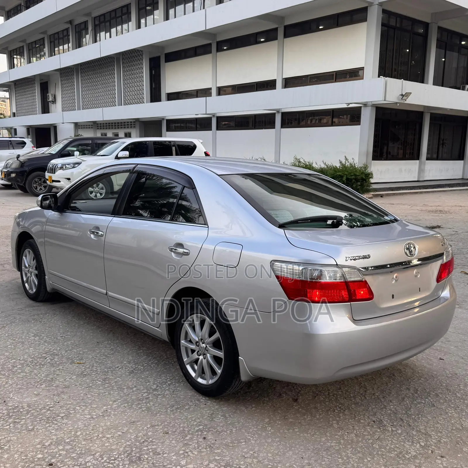 Toyota Premio 1.8 FWD 2013 Silver