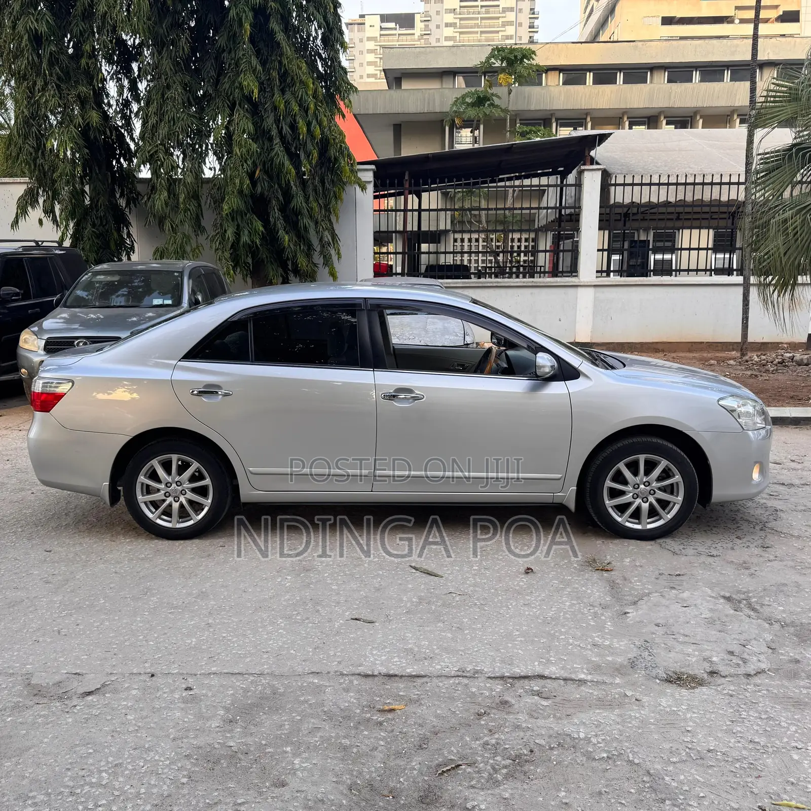 Toyota Premio 1.8 FWD 2013 Silver