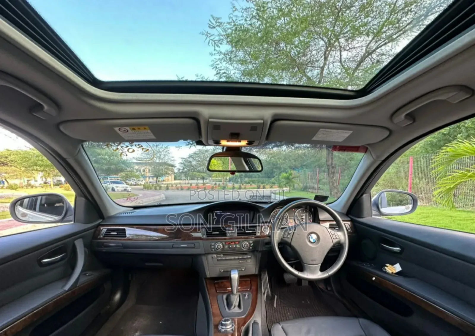 BMW 3 Series 320i RWD 2010 Pearl