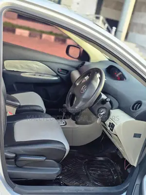 Toyota Belta 2005 Silver