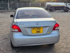 Toyota Belta 2005 Silver