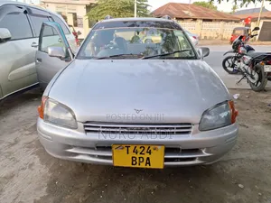 Photo - Toyota Starlet 1998 White
