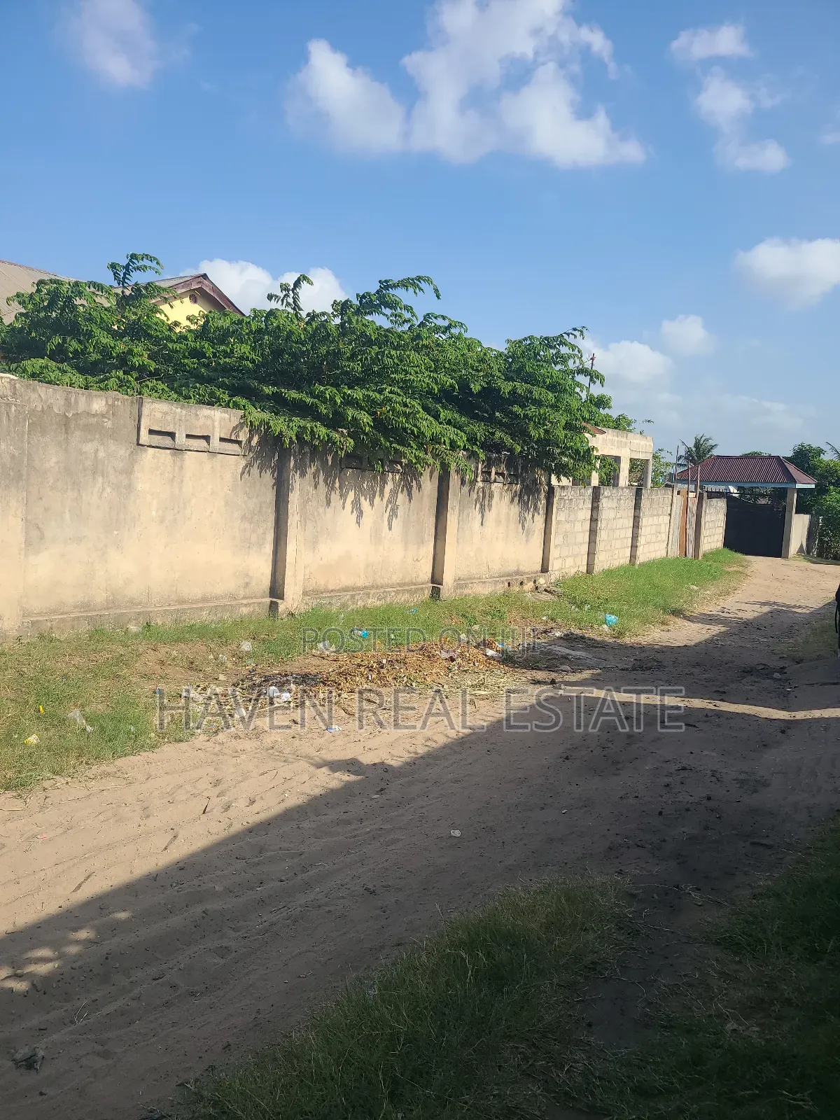 4bdrm House in Yombo for sale