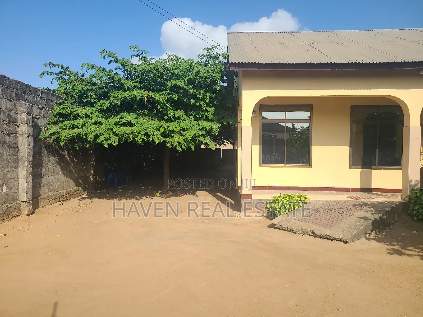 4bdrm House in Yombo for sale