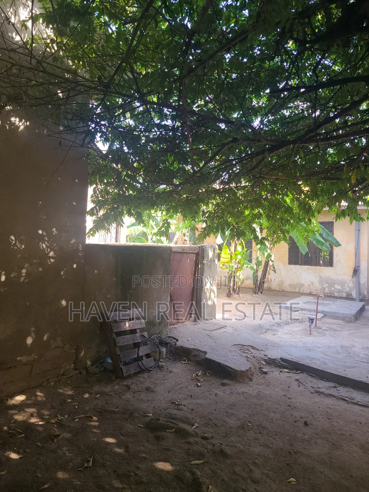 4bdrm House in Yombo for sale