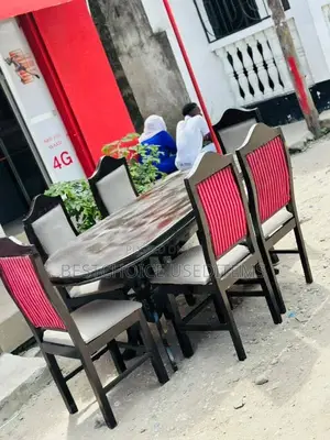 Dinning Table Mninga OG Mpya Kabisa Siyo Used 