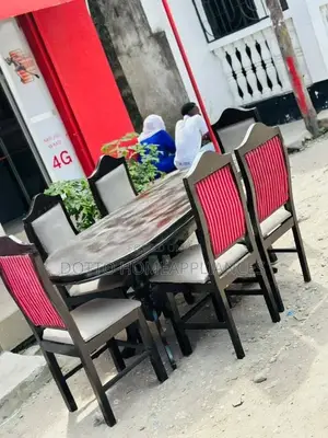 Dinning Table Mninga OG Mpya Kabisa Siyo Used 
