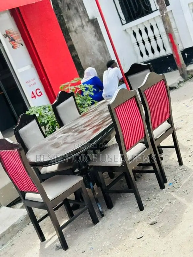 Dinning Table Mninga OG Mpya Kabisa Siyo Used 