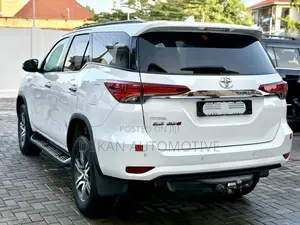 Toyota Fortuner 2.8 D RWD 2017 White