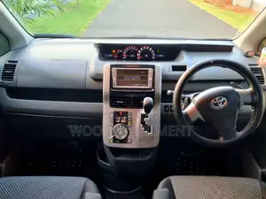 Toyota Noah 2007 Gray