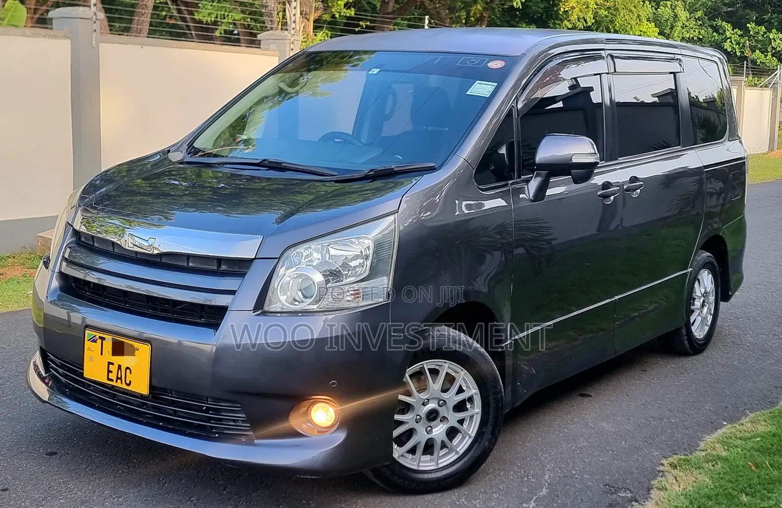 Toyota Noah 2007 Gray
