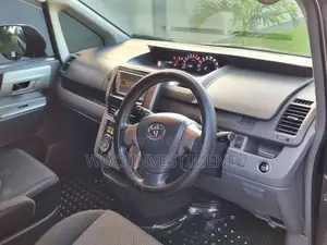 Toyota Noah 2007 Gray