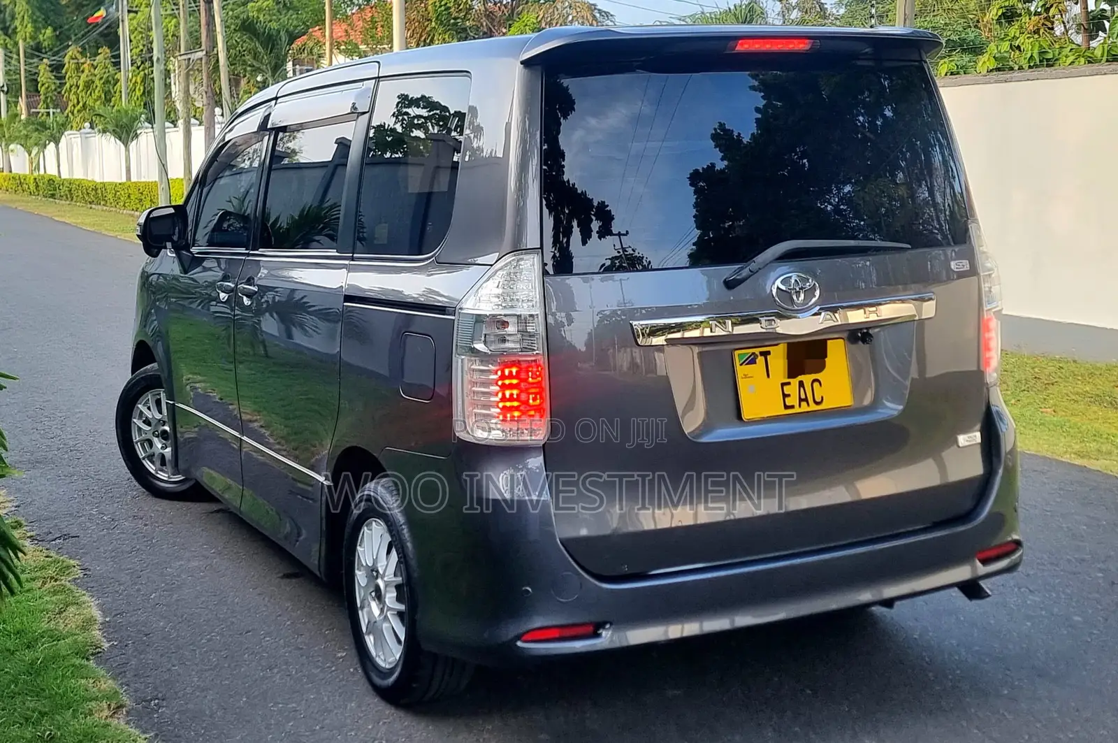 Toyota Noah 2007 Gray