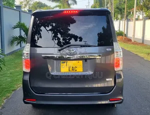 Toyota Noah 2007 Gray
