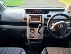 Toyota Noah 2007 Gray