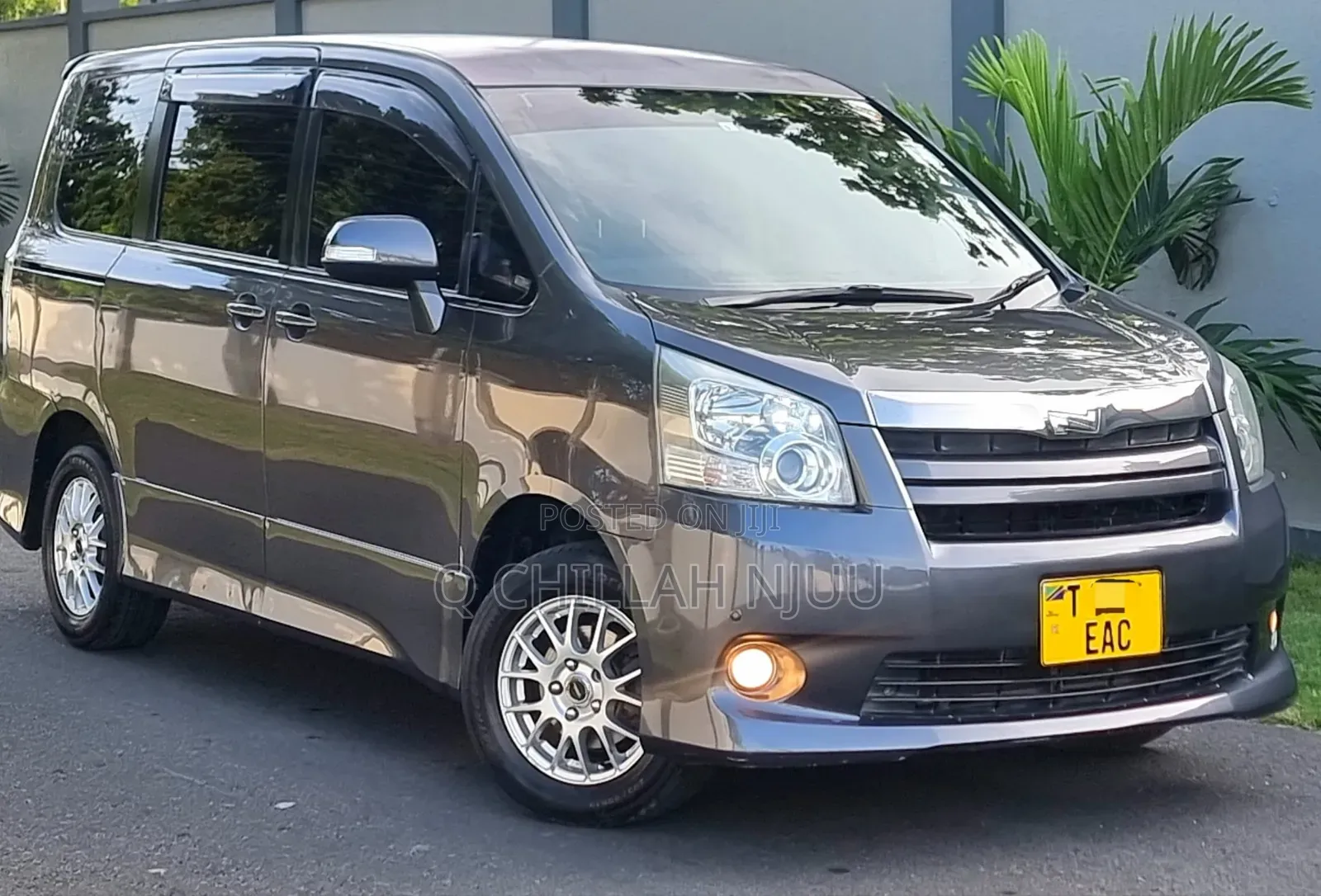 Toyota Noah 2007 Gray