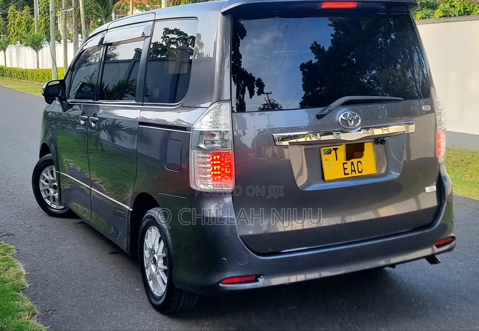 Toyota Noah 2007 Gray