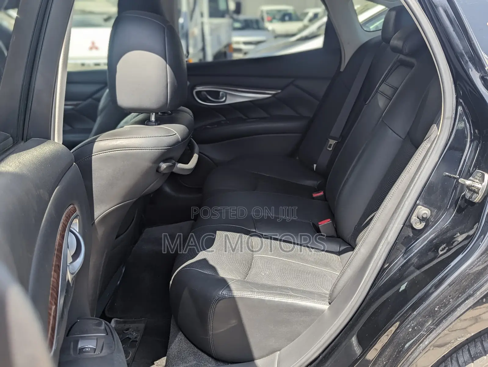 Infiniti M 2012 Black