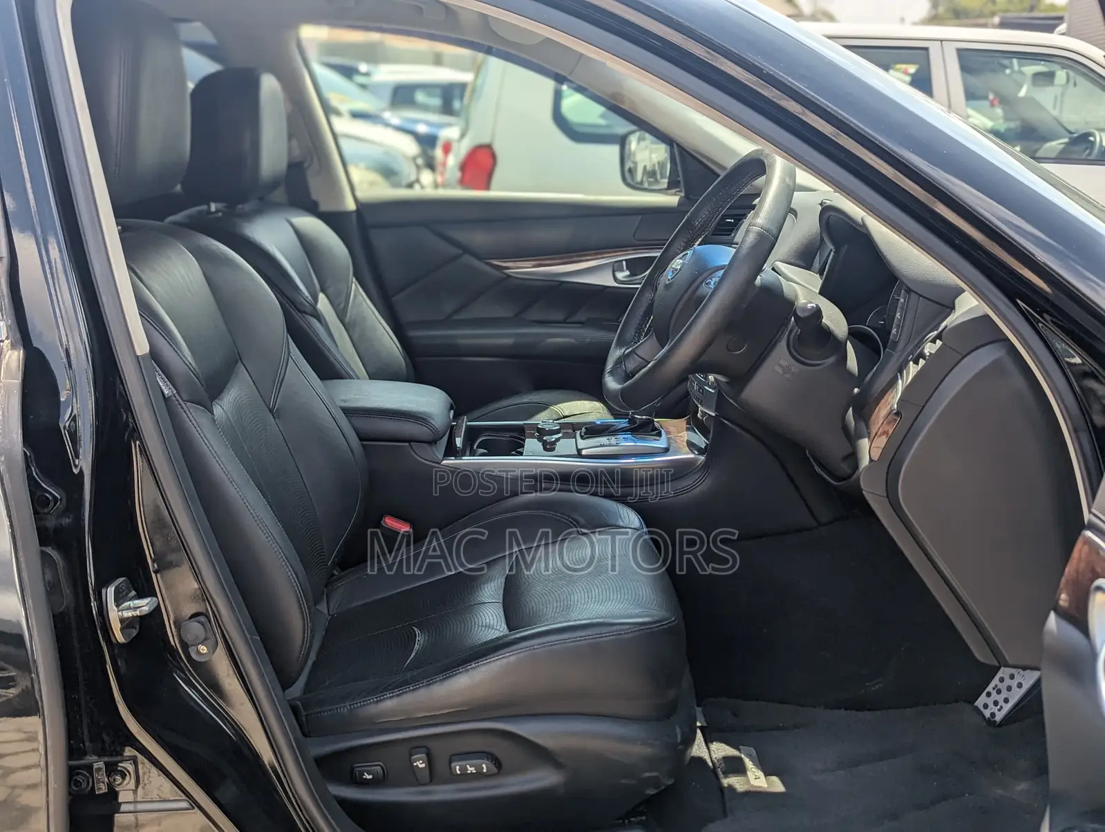 Infiniti M 2012 Black