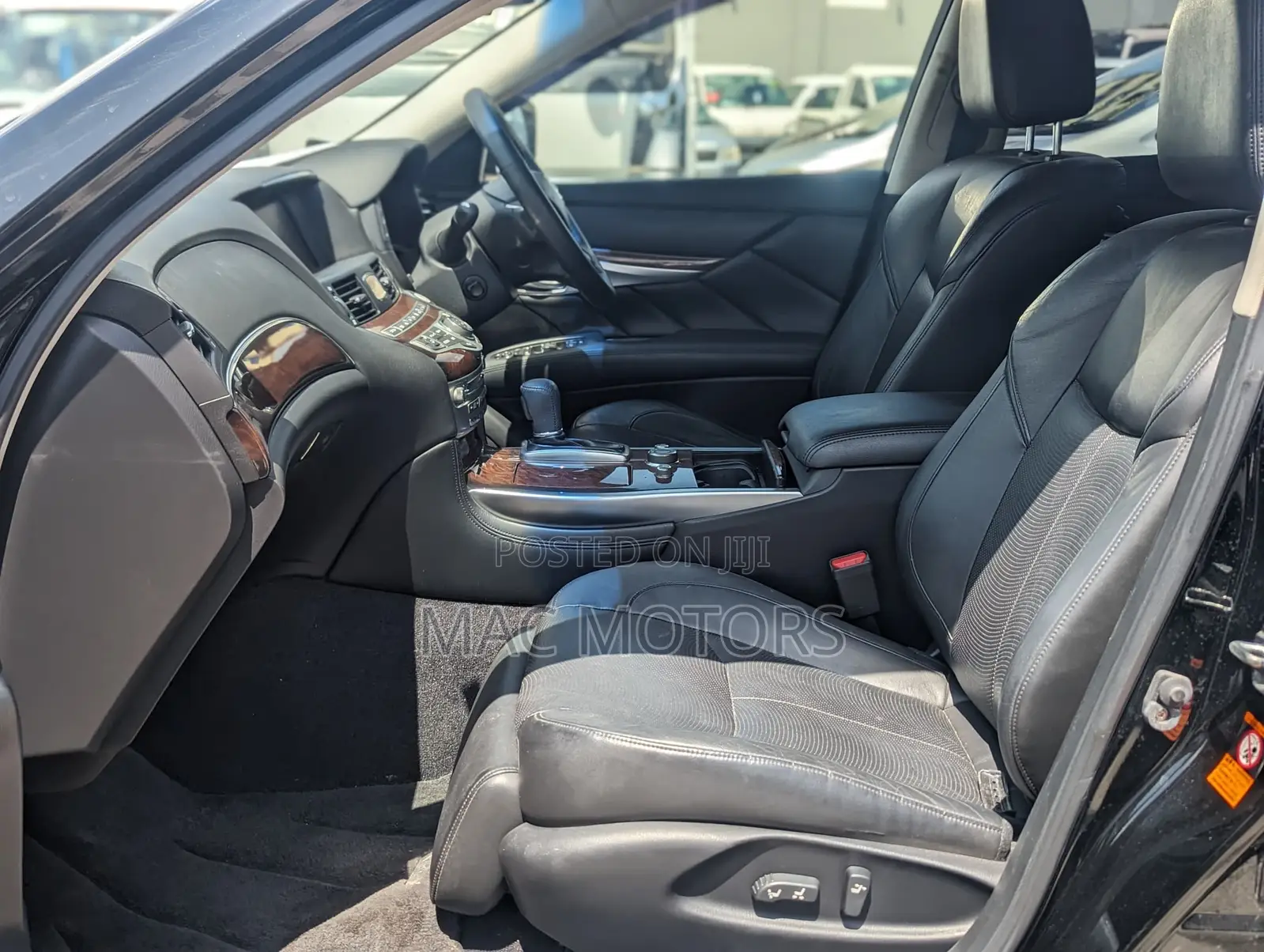 Infiniti M 2012 Black