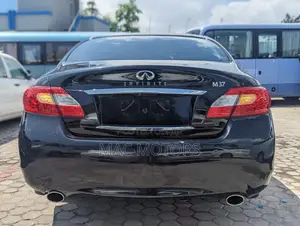 Infiniti M 2012 Black