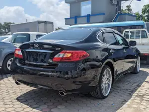 Infiniti M 2012 Black