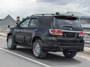 Toyota Fortuner 2.7 AWD 2006 Black