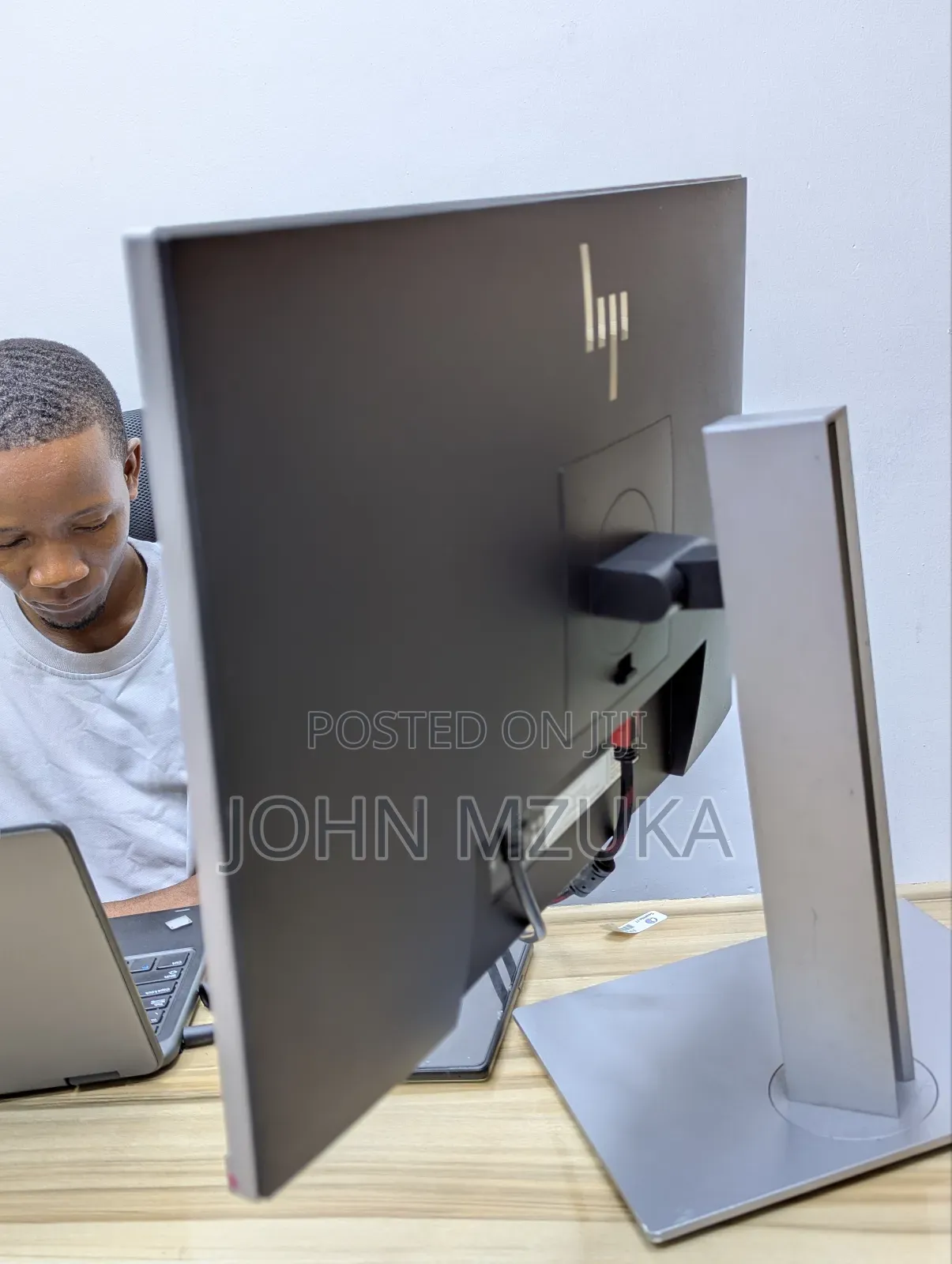 Monitor Inchi 25 , Fremless Cheap Price