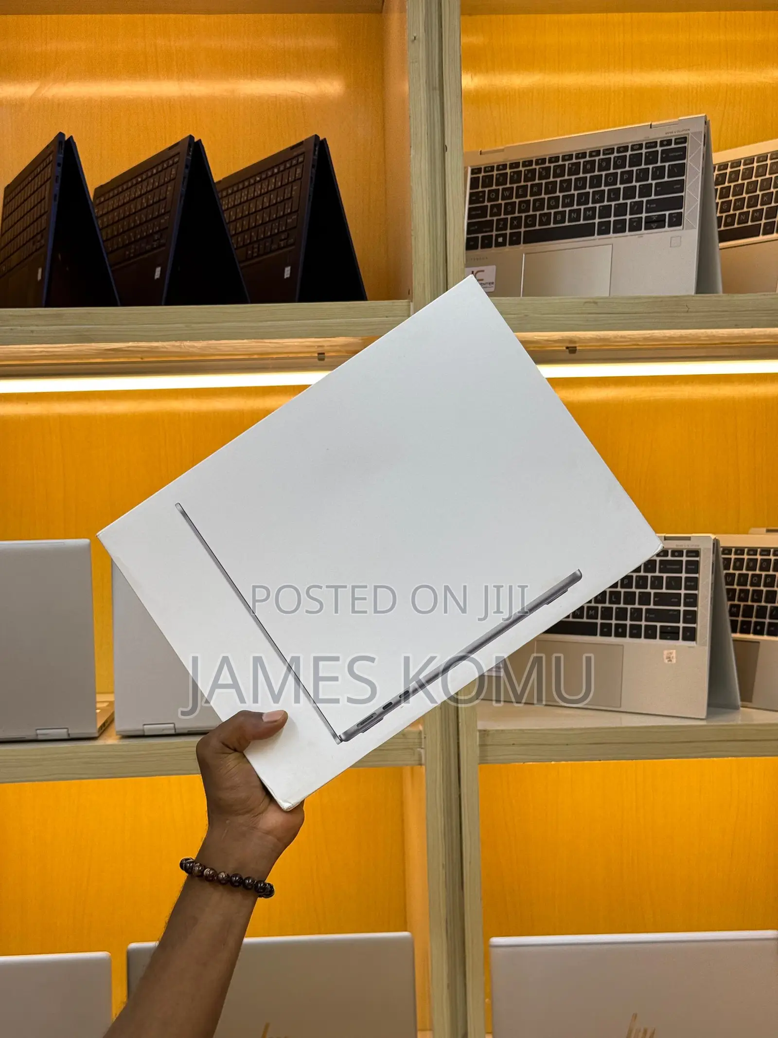 New Apple MacBook Pro 2023 M2 Max 14-Inch 8GB Apple M3 SSD 512GB