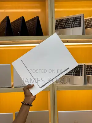 New Apple MacBook Pro 2023 M2 Max 14-Inch 8GB Apple M3 SSD 512GB