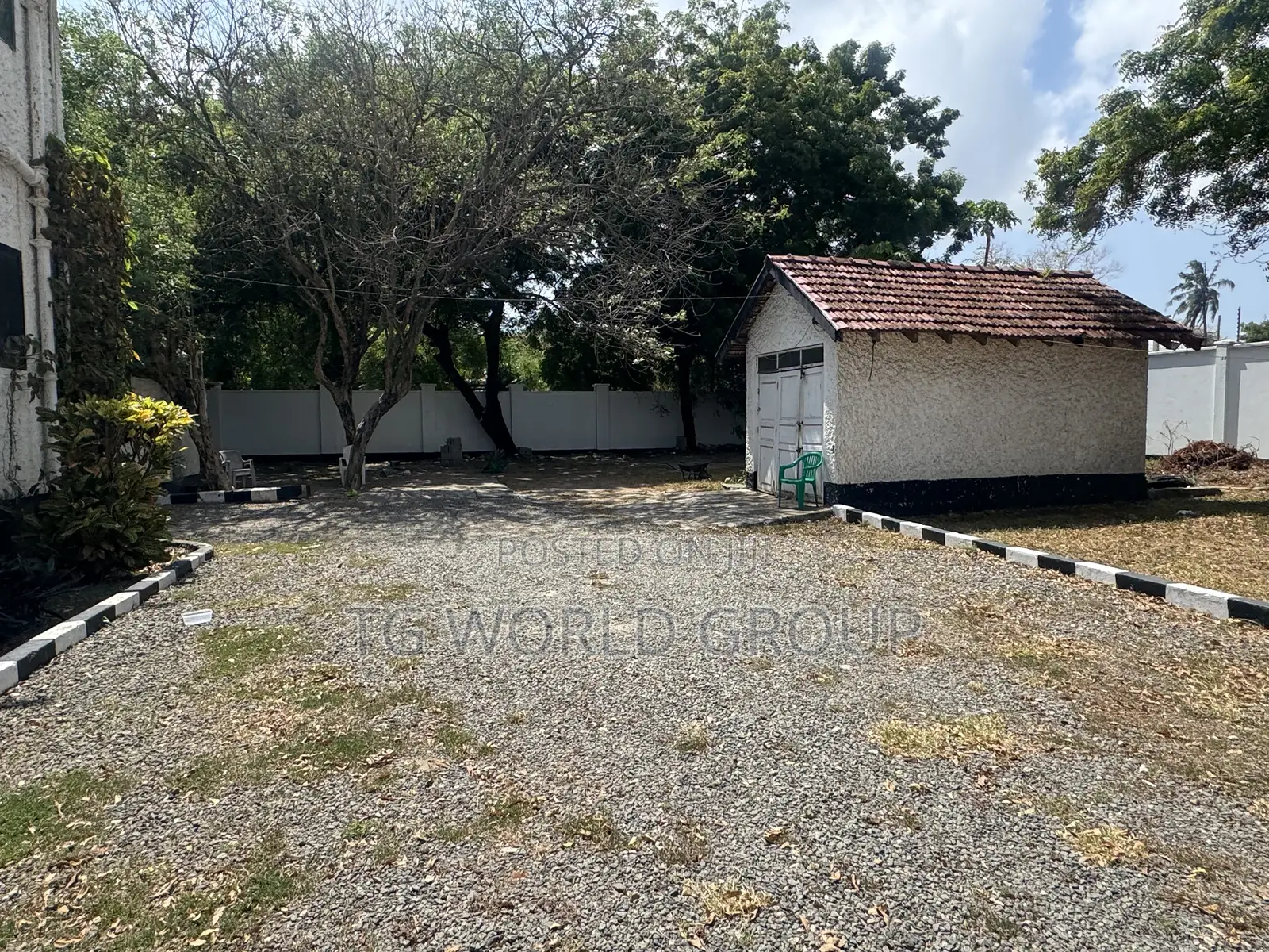6bdrm Bungalow in Upanga West Near, Kinondoni for sale