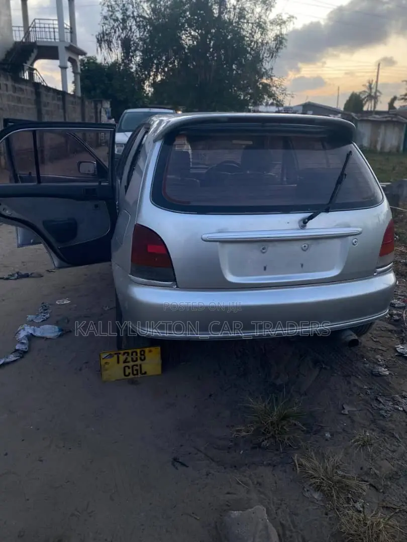 Toyota Starlet 2000 Silver
