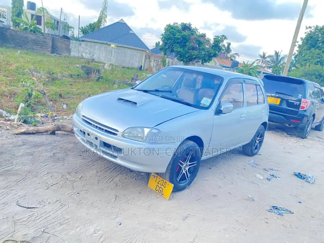 Toyota Starlet 2000 Silver