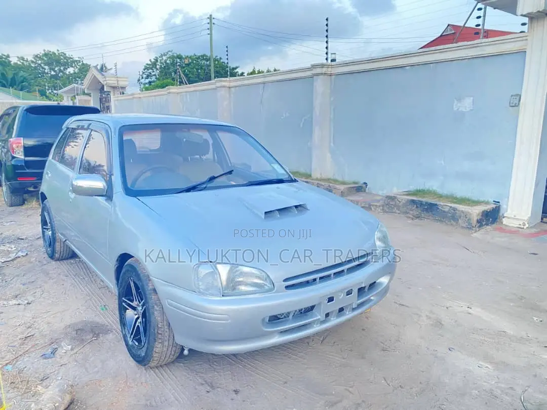 Toyota Starlet 2000 Silver