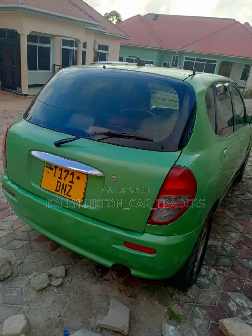 Toyota Duet 2005 Green