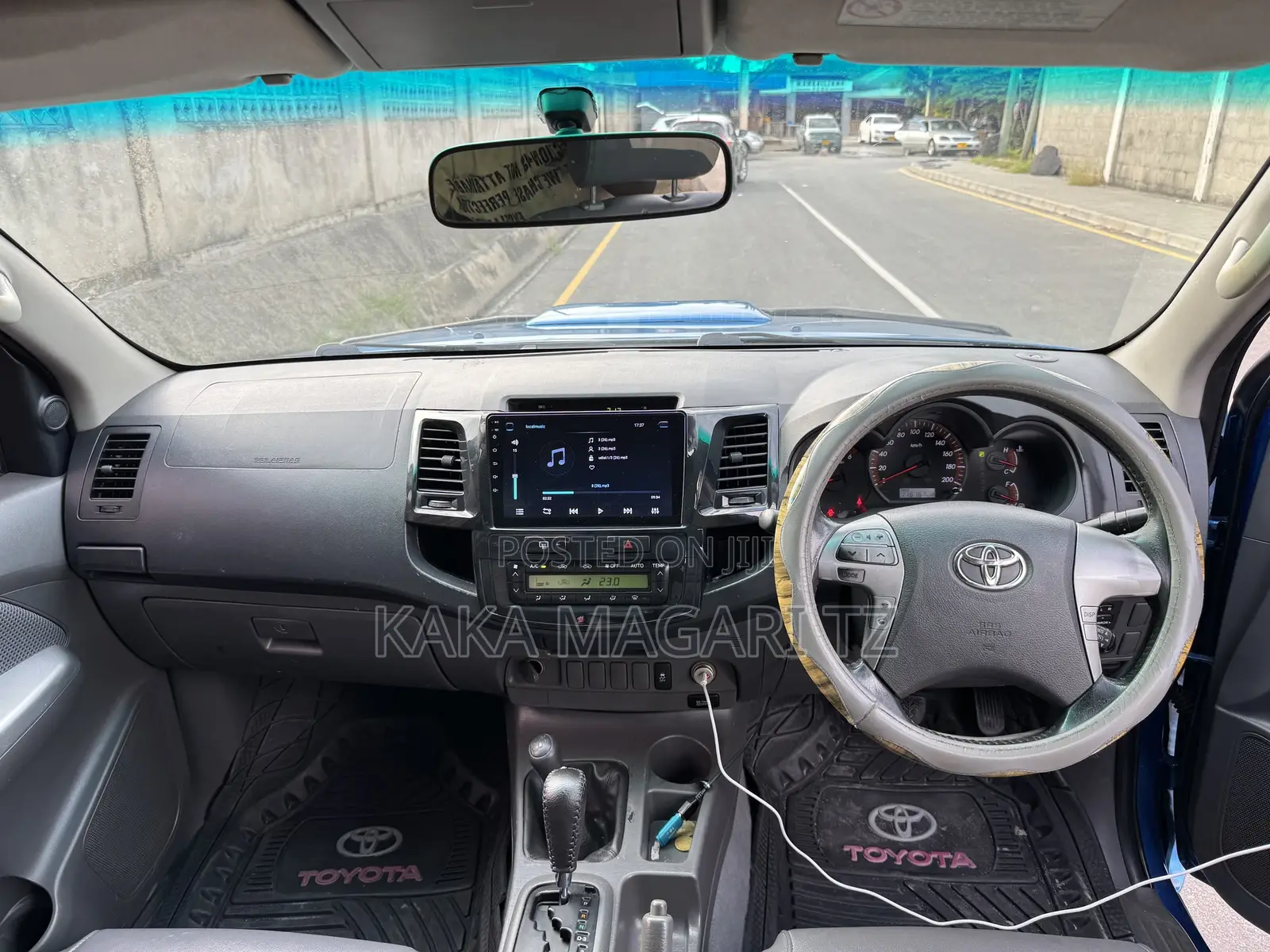 Toyota Hilux 2014 Blue