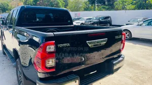 Toyota Hilux 2022 Blue