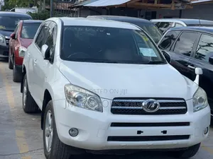 Photo - Toyota RAV4 2008 White